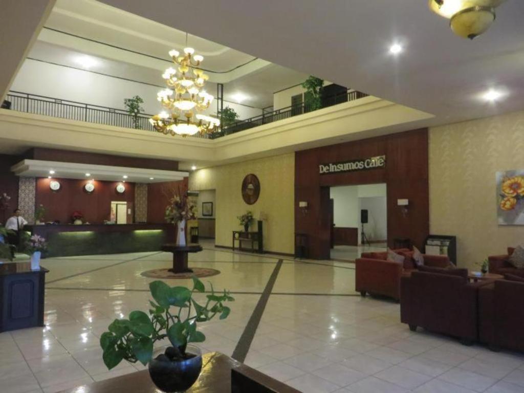 Insumo Palace Hotels & Resorts Kediri  Luaran gambar