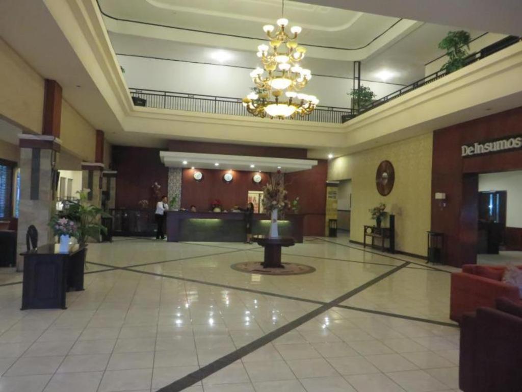 Insumo Palace Hotels & Resorts Kediri  Luaran gambar