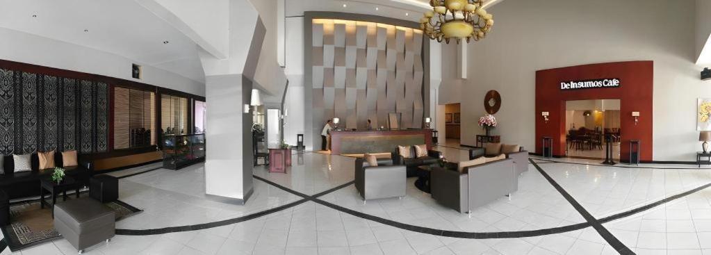 Insumo Palace Hotels & Resorts Kediri  Luaran gambar