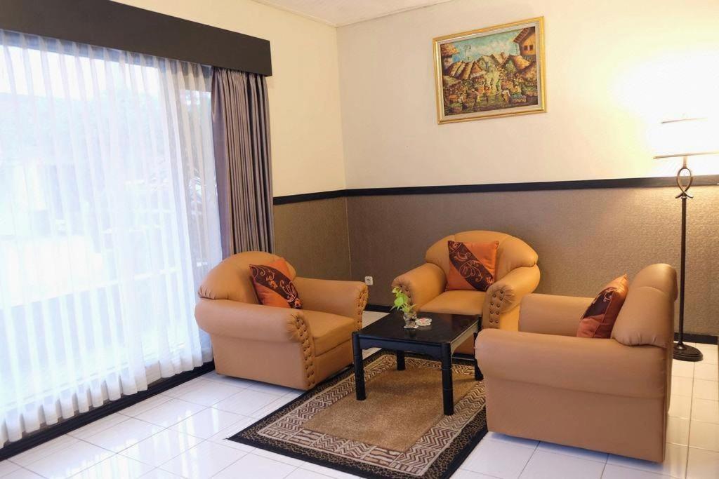 Insumo Palace Hotels & Resorts Kediri  Luaran gambar