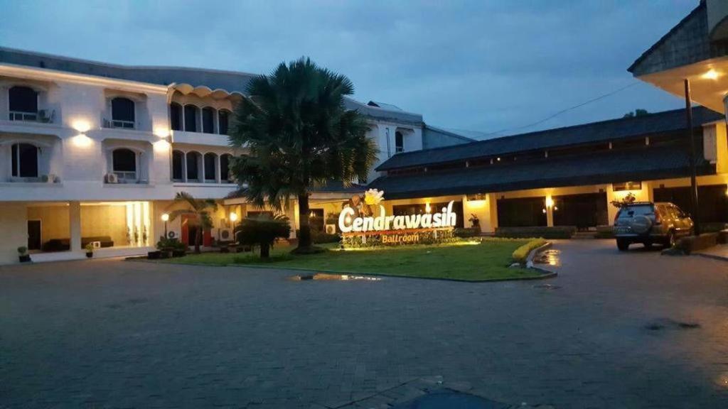 Insumo Palace Hotels & Resorts Kediri  Luaran gambar
