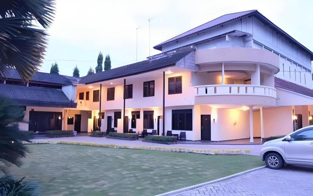 Insumo Palace Hotels & Resorts Kediri  Luaran gambar